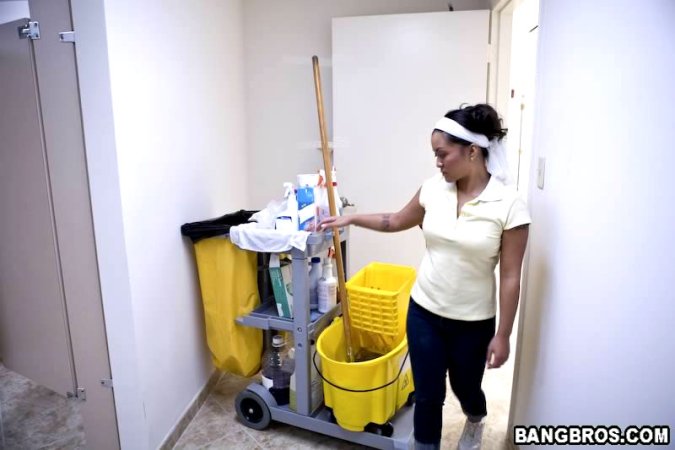 WorkingLatinas.com pictures 1